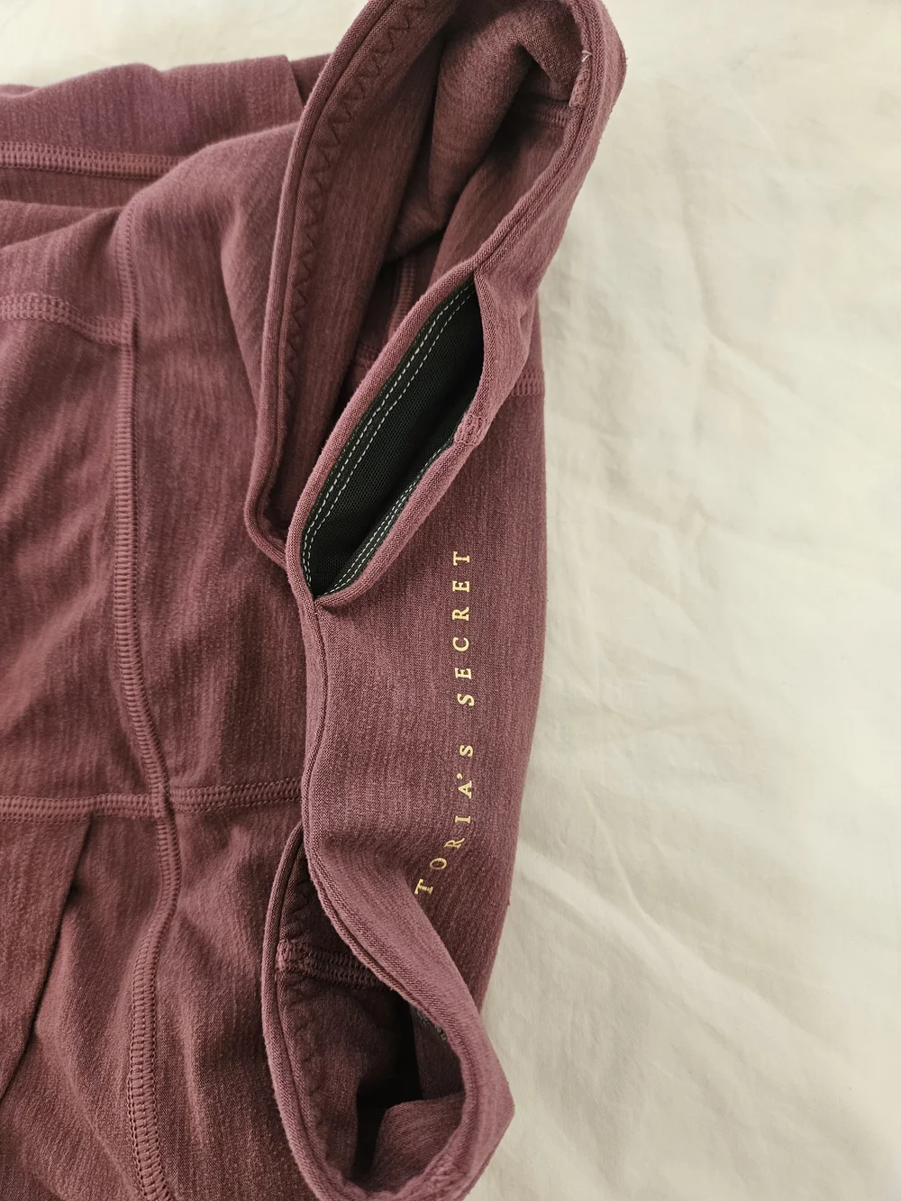 Victoria's Secret Maroon Pocket  Leggings ,Size 6
